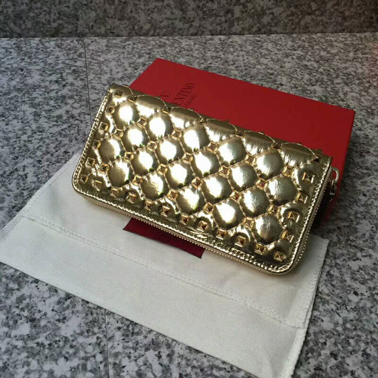 2018 Valentino Garavani Rockstud Spike wallet