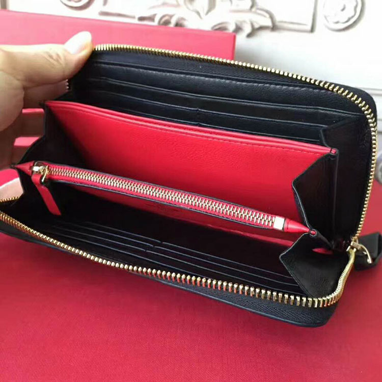 2018 Valentino Garavani Rockstud Spike wallet