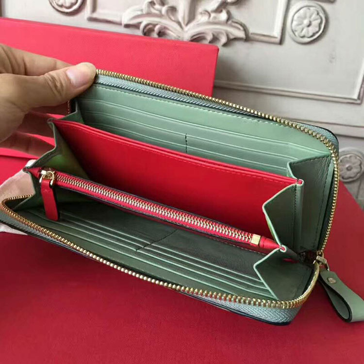 2018 Valentino Garavani Rockstud Spike wallet