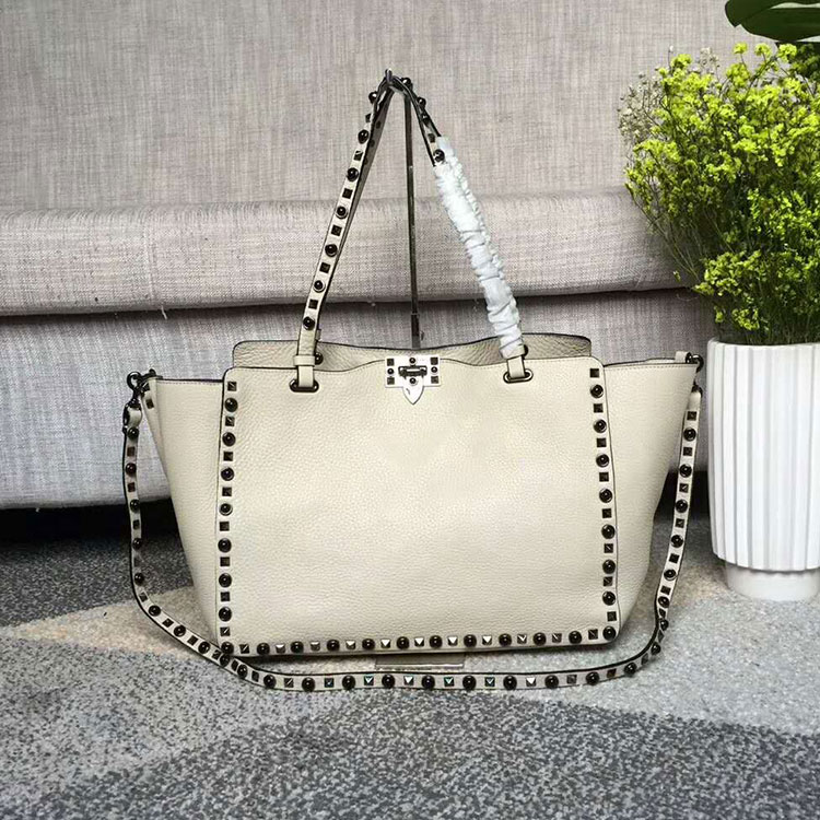 2018 Valentino ROCKSTUD NOIR MEDIUM TOTE 0973