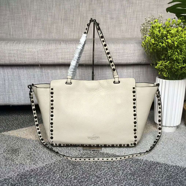 2018 Valentino ROCKSTUD NOIR MEDIUM TOTE 0973