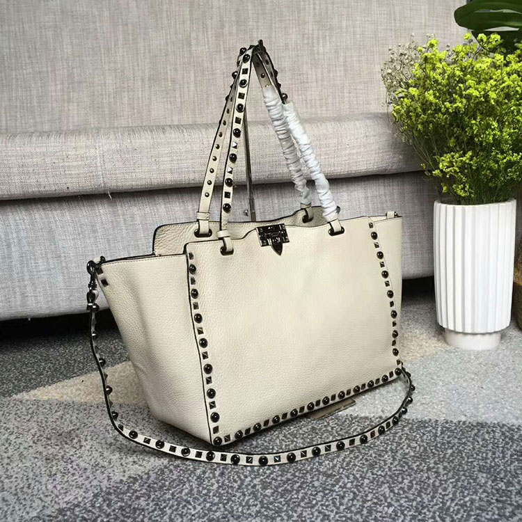 2018 Valentino ROCKSTUD NOIR MEDIUM TOTE 0973