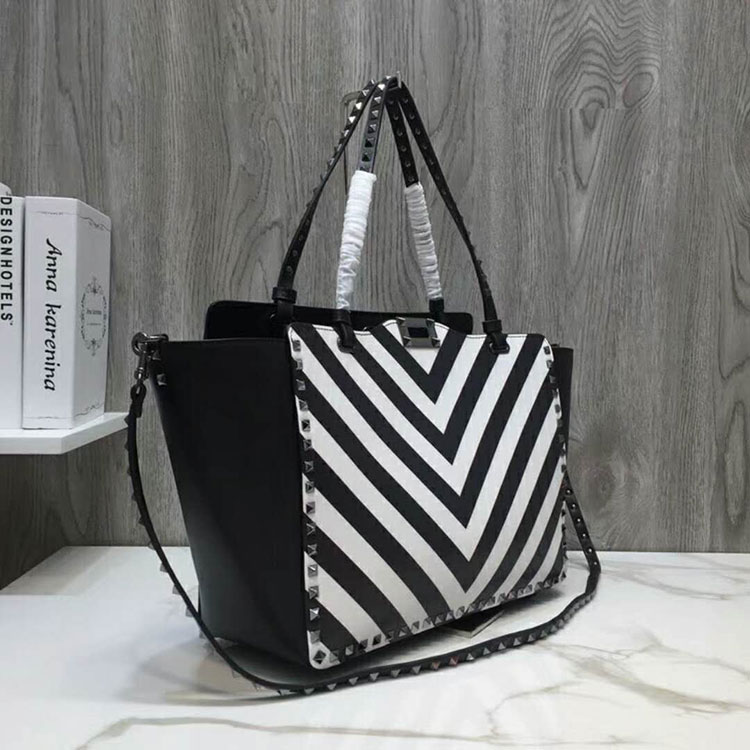 2018 Valentino ROCKSTUD NOIR MEDIUM TOTE