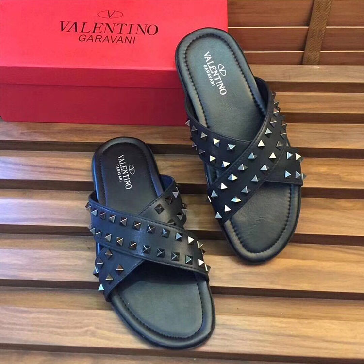 2018 Valentino men Slippers in Calfskin leather with rivet