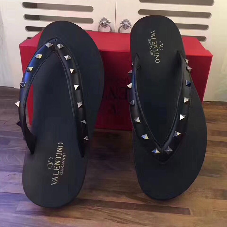 2018 Valentino men Slippers in Calfskin leather with rivet