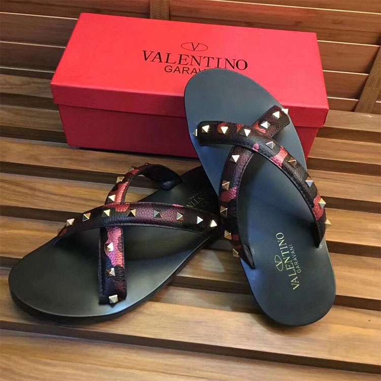 2018 Valentino men Slippers in Calfskin leather with rivet