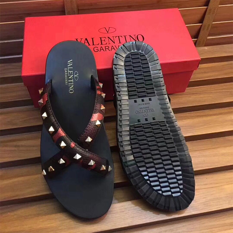 2018 Valentino men Slippers in Calfskin leather with rivet