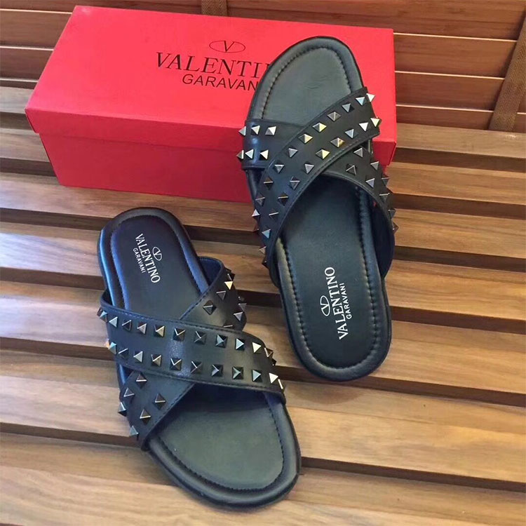 2018 Valentino men Slippers in Calfskin leather with rivet