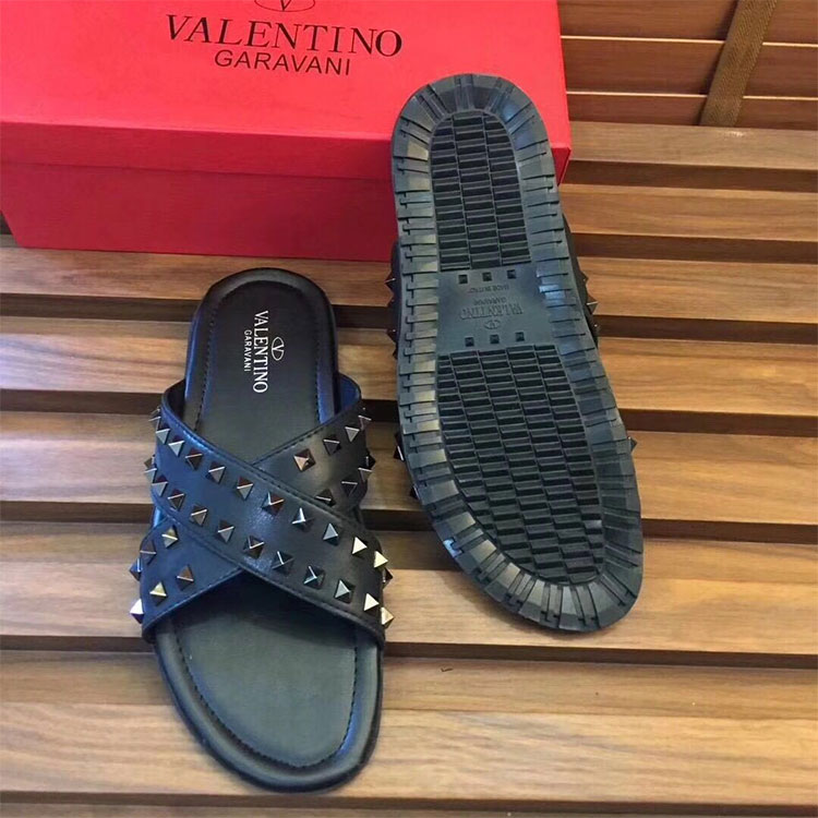 2018 Valentino men Slippers in Calfskin leather with rivet