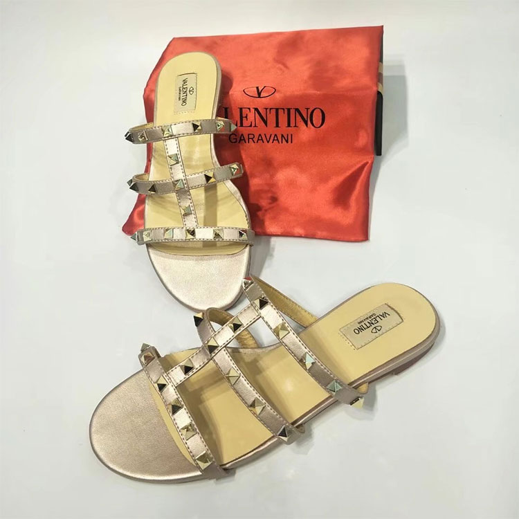 2018 Valentino women Flat shoes with rivet