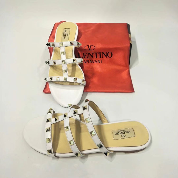 2018 Valentino women Flat shoes with rivet