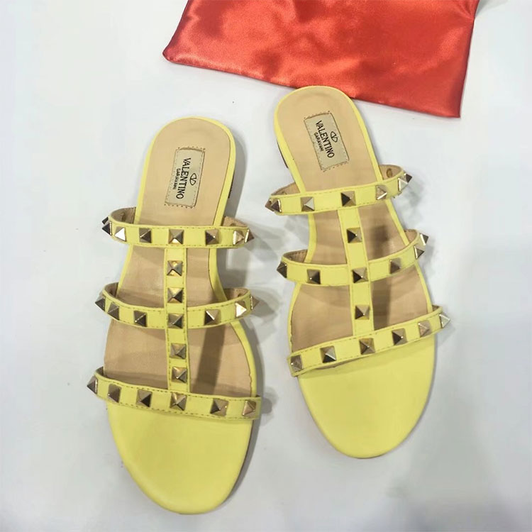 2018 Valentino women Flat shoes with rivet