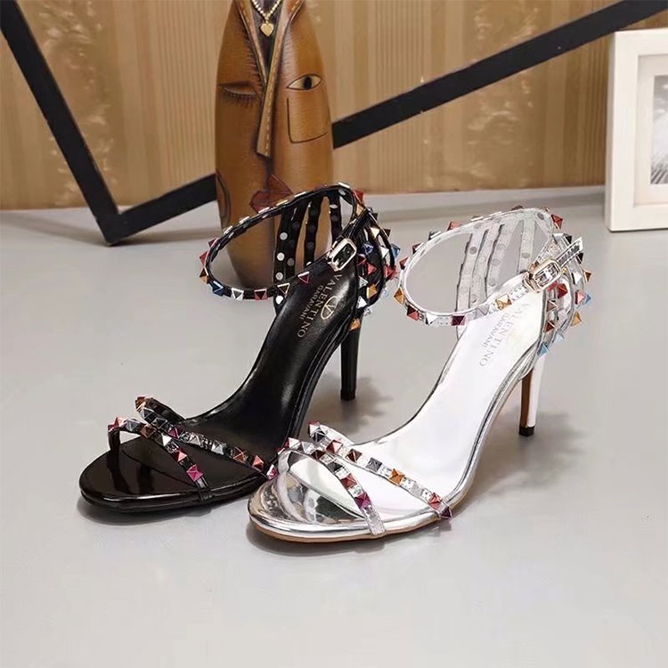 2018 Valentino women Sandal in Patent leather Heel 9cm