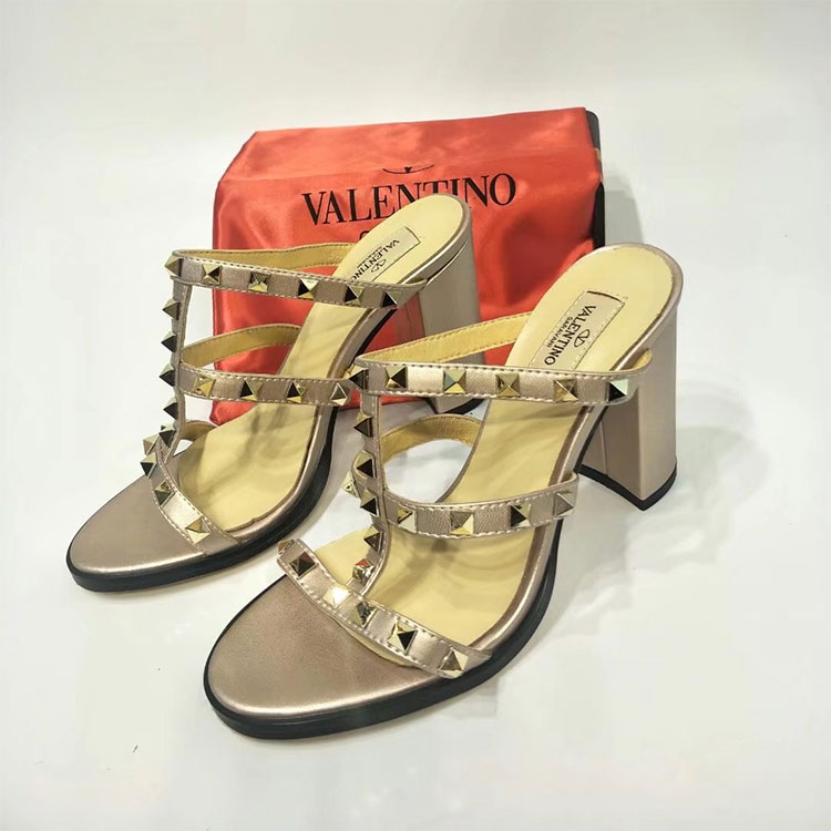 2018 Valentino women Sandal with rivet