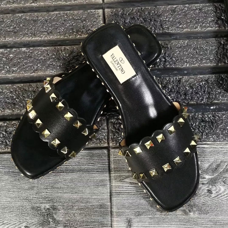 2018 Valentino women Slippers with rivet