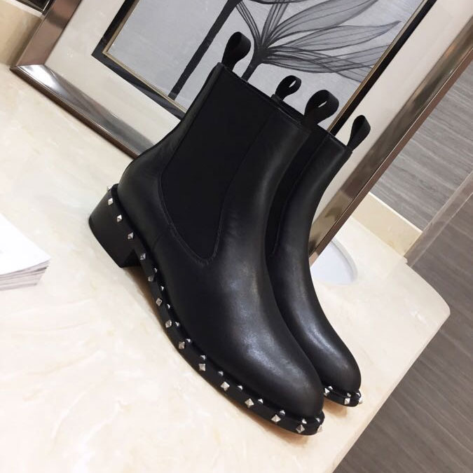 2018 Valentino women boots in Calfskin with rivet