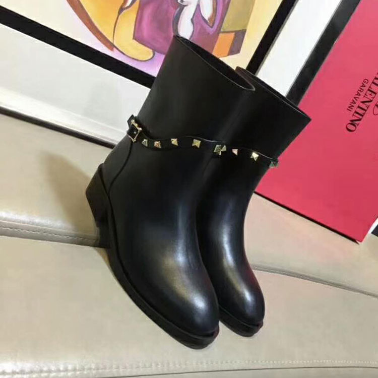 2018 Valentino women boots in Calfskin with rivet