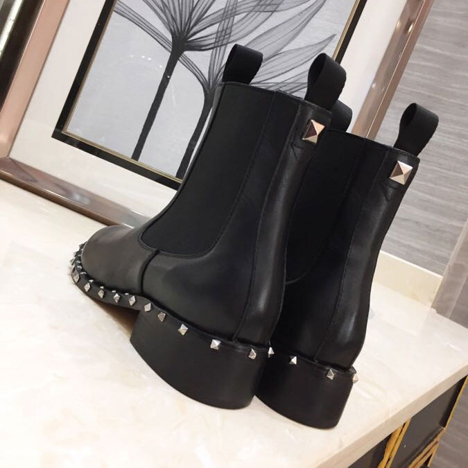 2018 Valentino women boots in Calfskin with rivet