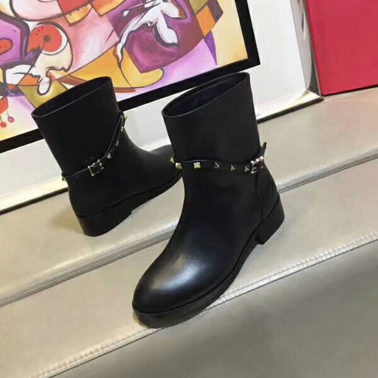 2018 Valentino women boots in Calfskin with rivet