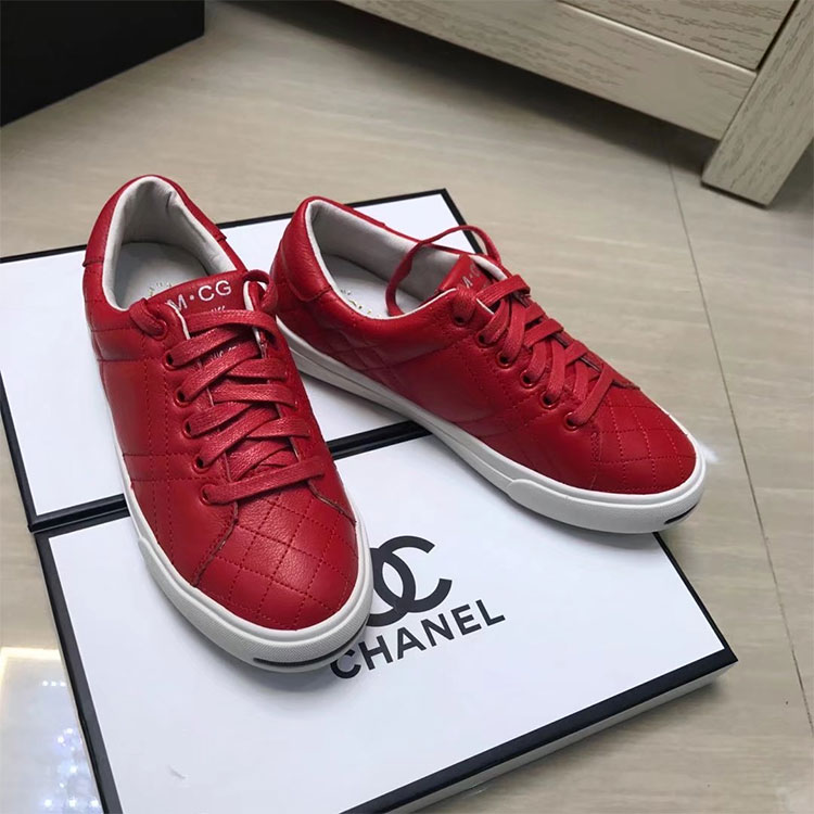 2018 chanle Sneakers in Calfskin leather