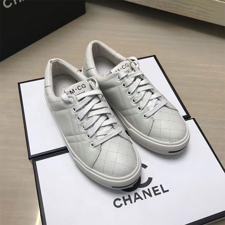 2018 chanle Sneakers in Calfskin leather