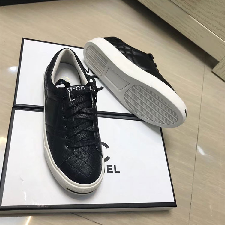 2018 chanle Sneakers in Calfskin leather