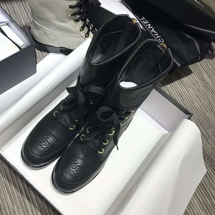 2018 chanle women Boots in Calfskin