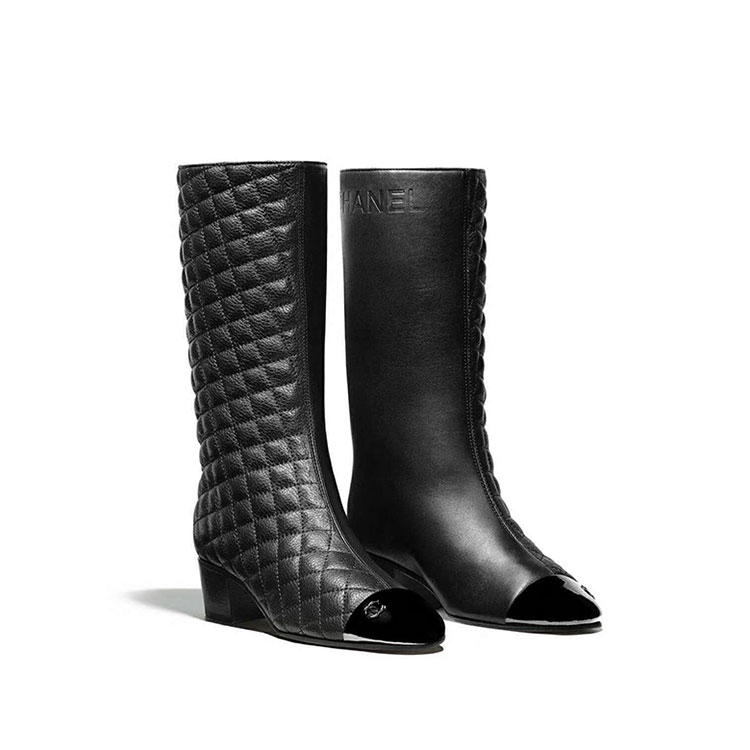 2018 chanle women Boots in Calfskin