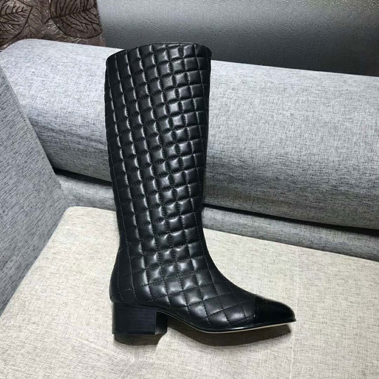 2018 chanle women Boots in Calfskin