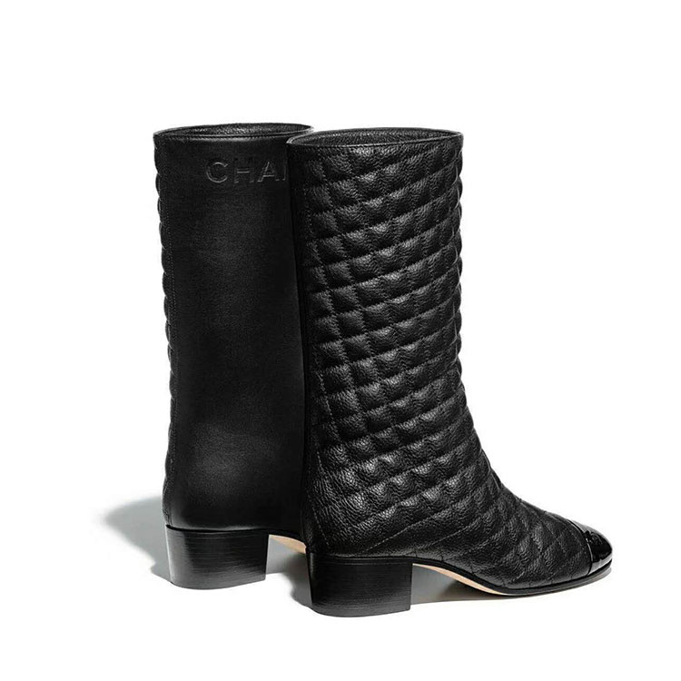 2018 chanle women Boots in Calfskin