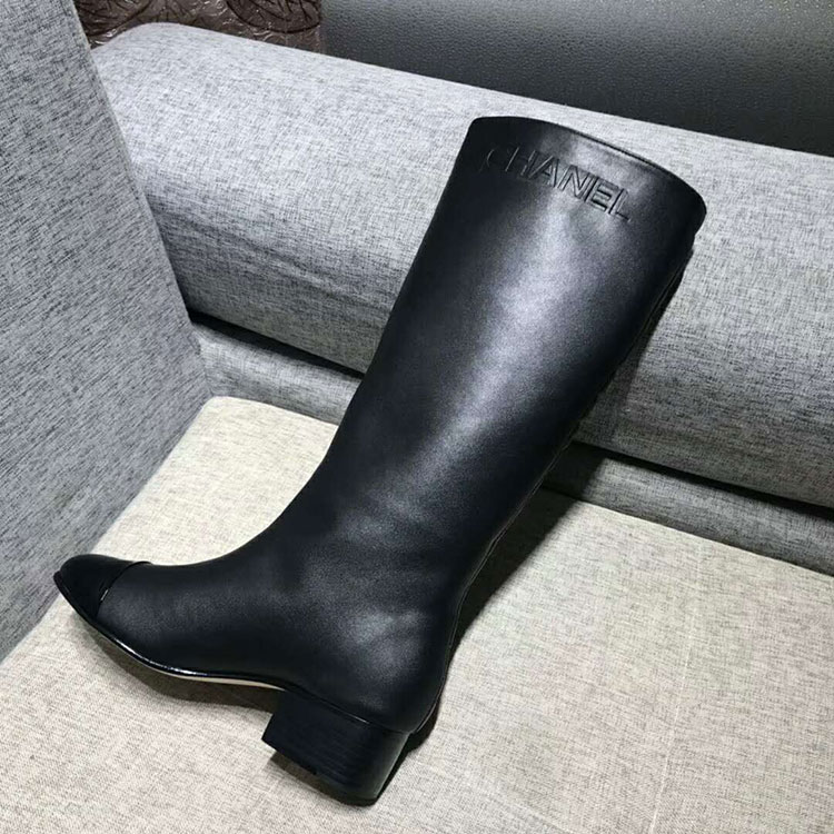 2018 chanle women Boots in Calfskin