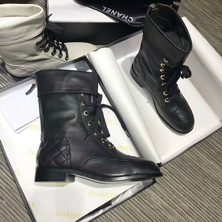 2018 chanle women Boots in Calfskin