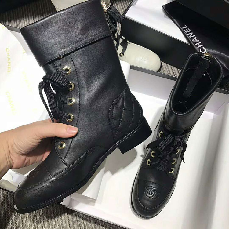 2018 chanle women Boots in Calfskin