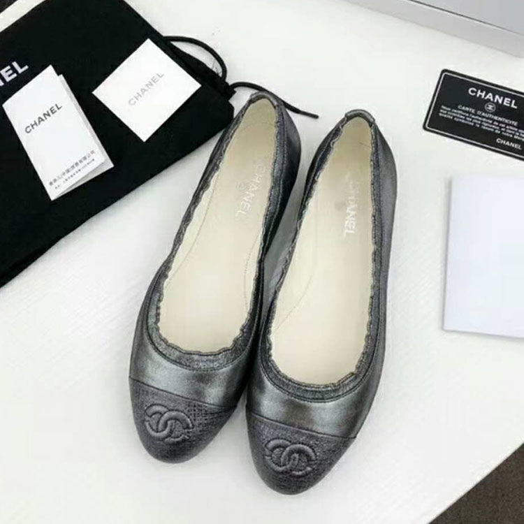 2018 chanle women Flat shoes in Calfskin