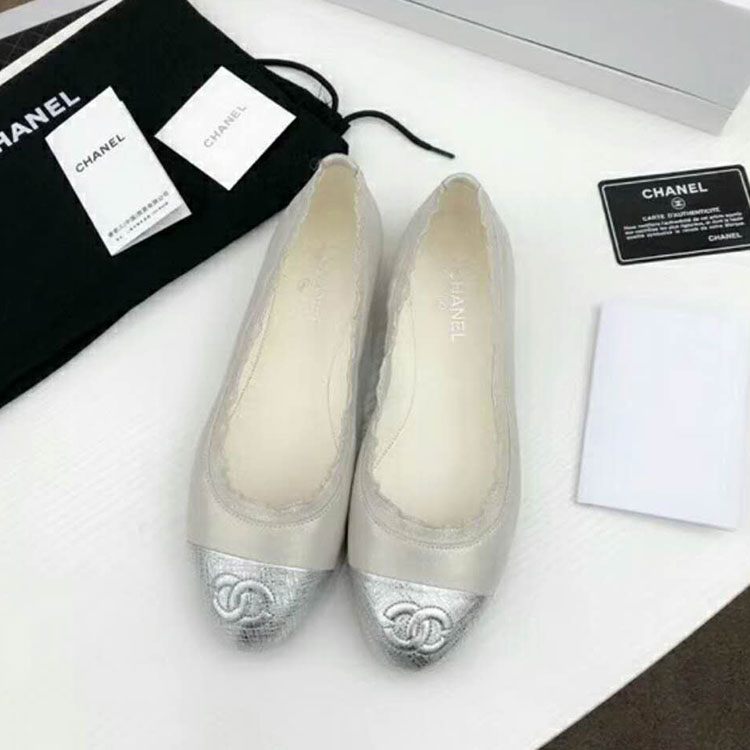 2018 chanle women Flat shoes in Calfskin