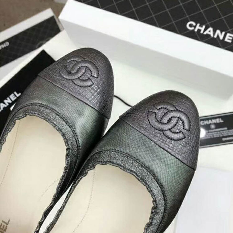 2018 chanle women Flat shoes in Calfskin