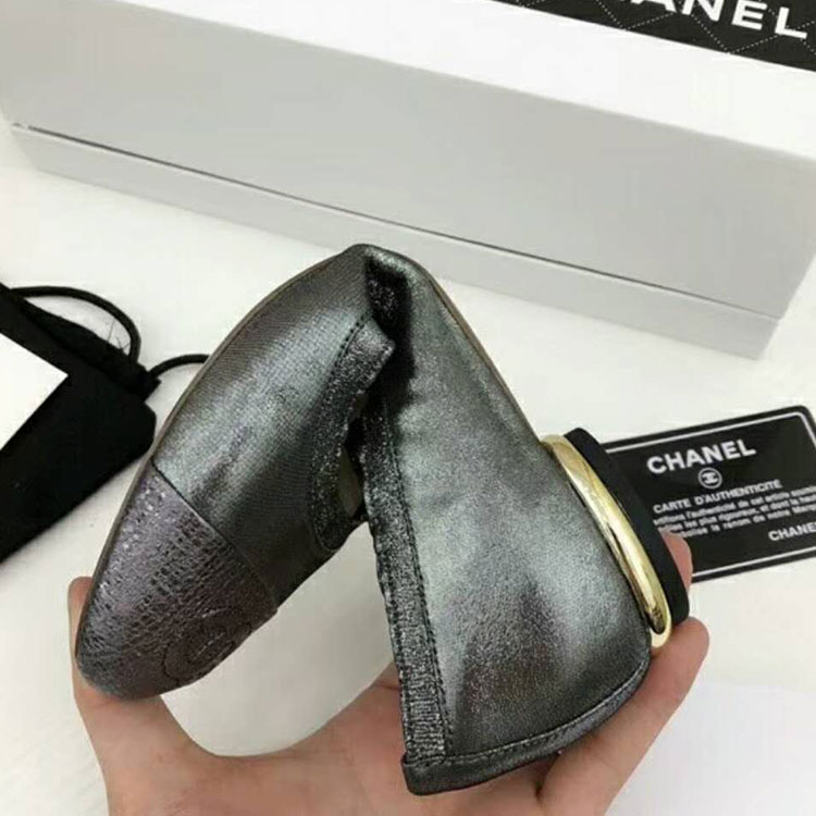 2018 chanle women Flat shoes in Calfskin