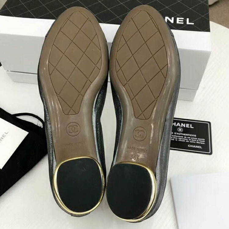 2018 chanle women Flat shoes in Calfskin