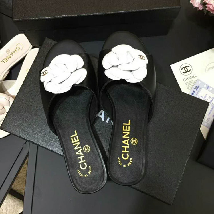 2018 chanle women Flat shoes in Lambskin