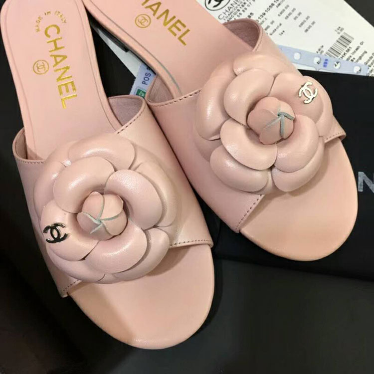 2018 chanle women Flat shoes in Lambskin