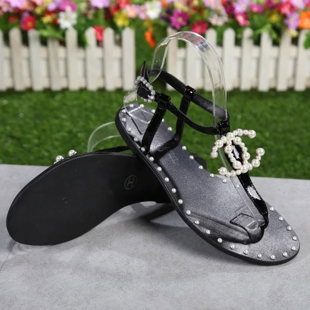 2018 chanle women Sandal in Calfskin with pearl