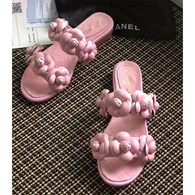 2018 chanle women Slippers in Calfskin