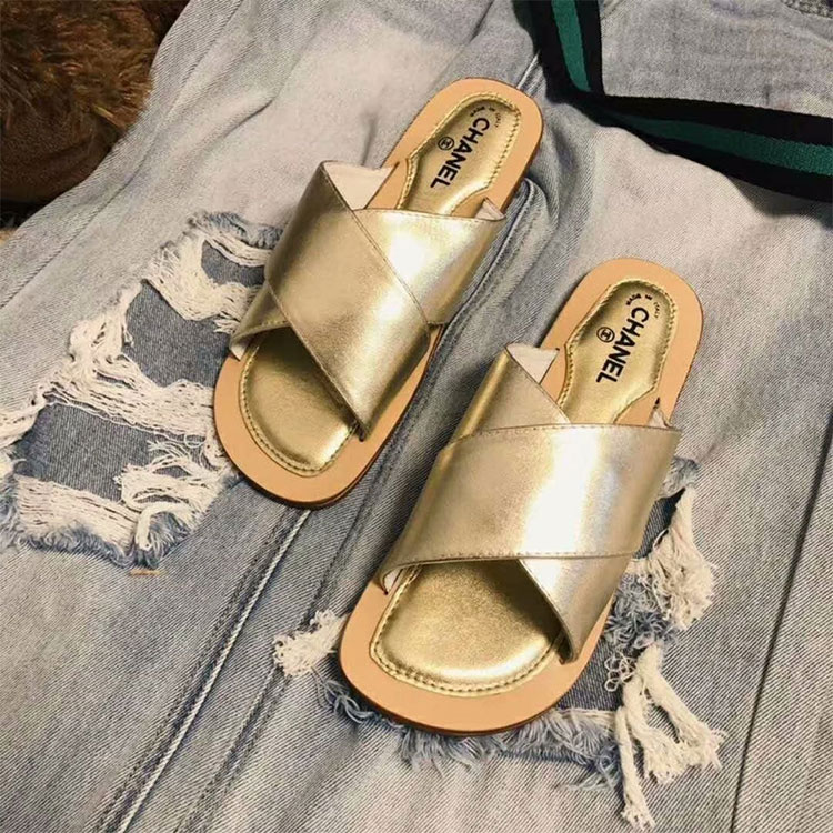 2018 chanle women Slippers in Calfskin