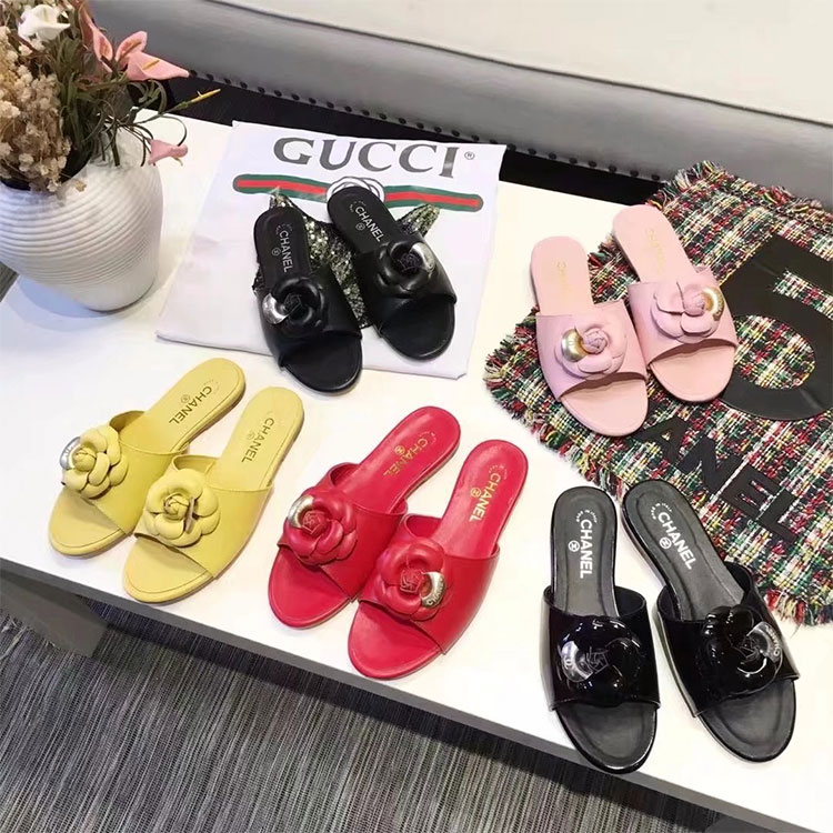 2018 chanle women Slippers in Calfskin