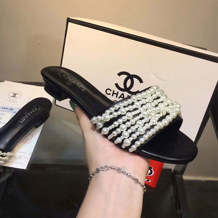 2018 chanle women Slippers in Calfskin with Pearl chain