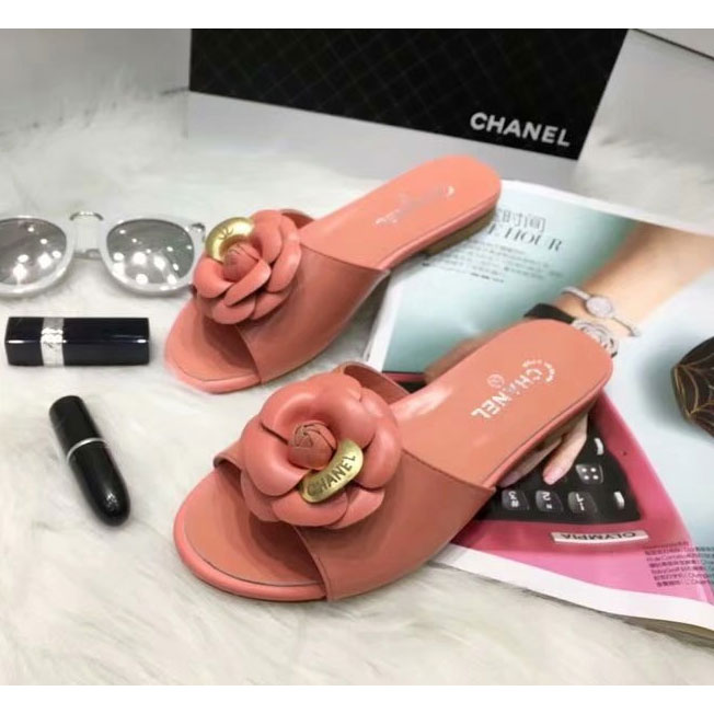 2018 chanle women Slippers in Lambskin