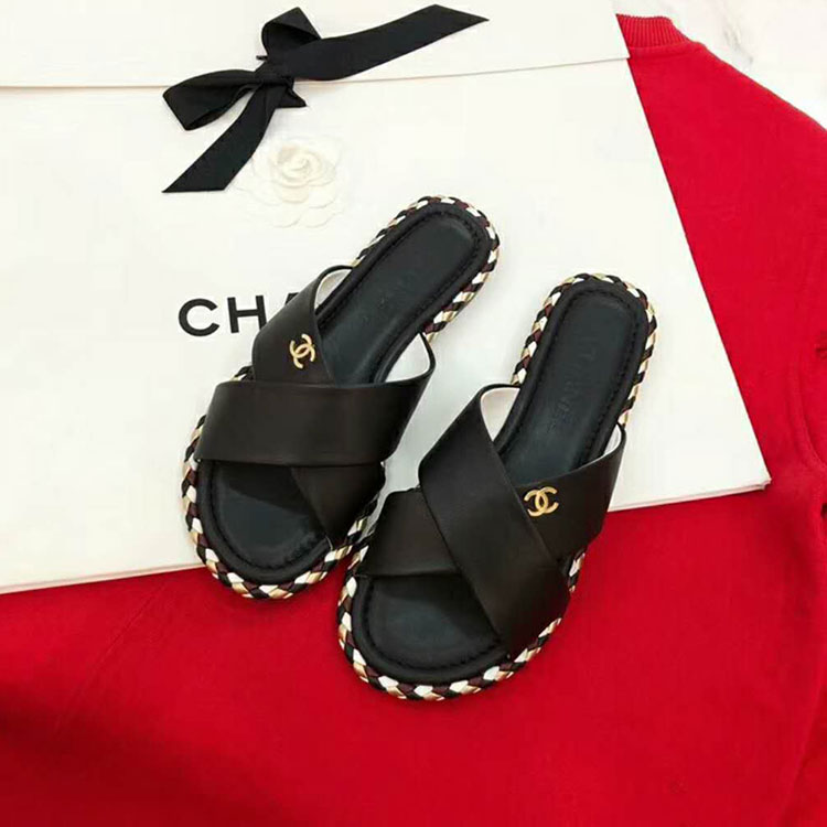 2018 chanle women Slippers in Lambskin