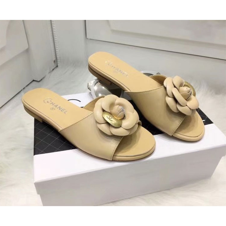 2018 chanle women Slippers in Lambskin