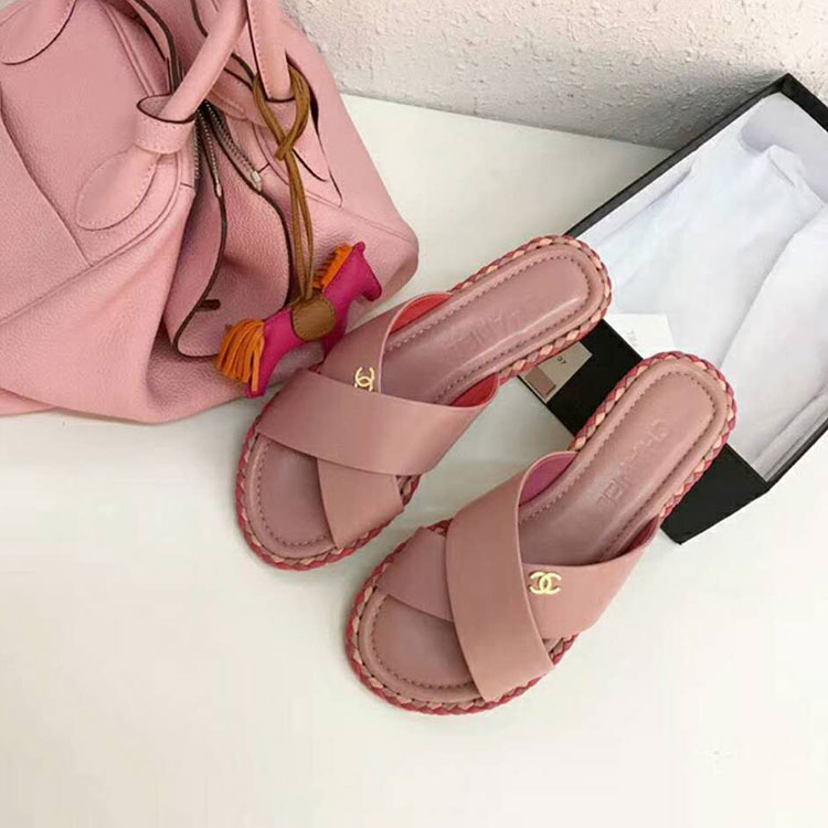 2018 chanle women Slippers in Lambskin