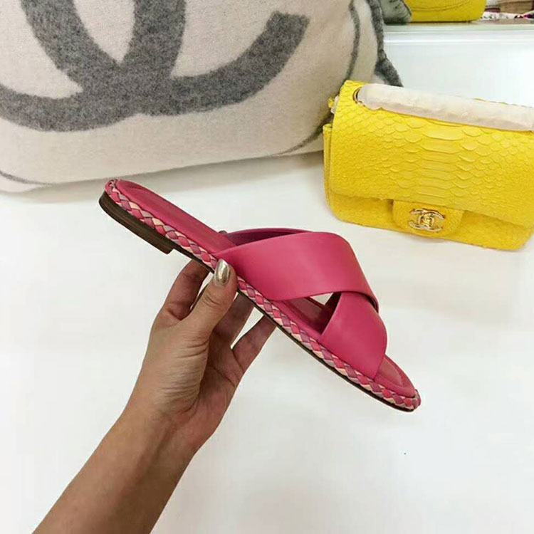 2018 chanle women Slippers in Lambskin